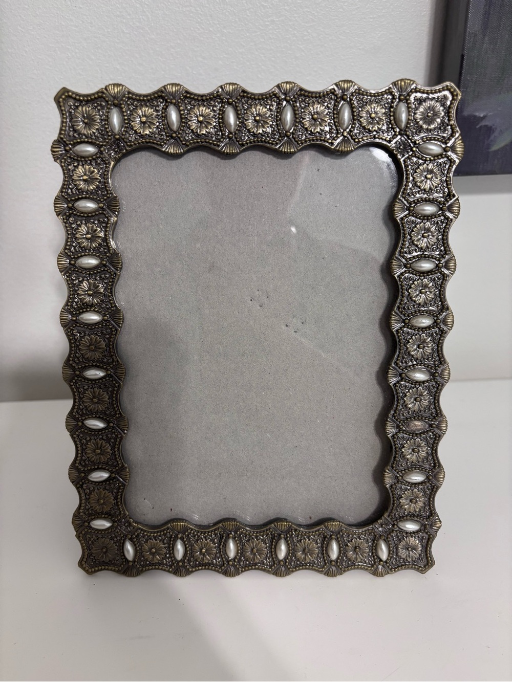 Ornate antique gold tone metal floral pearl 5x7 picture frame
